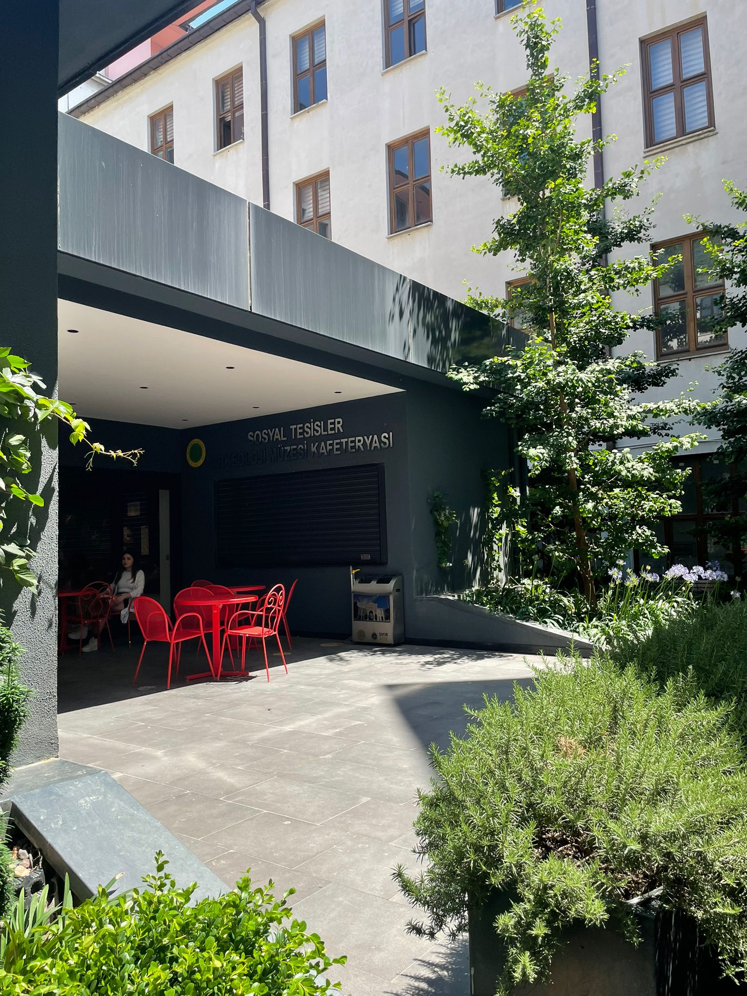 İSTANBUL ÜNİVERSİTESİ ARKEOLOJİ KANTİNİ