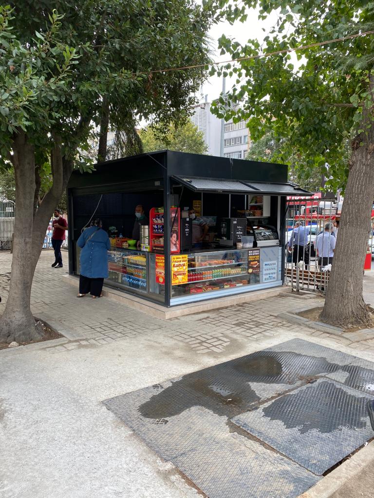 İSTANBUL ÜNİVERSİTESİ ÇAPA TIP FAKÜLTESİ YERLEŞKESİ ÖNÜ  ,  DE MONTE MONTE EDİLEBİLİR KANTİN YAPILMASI 