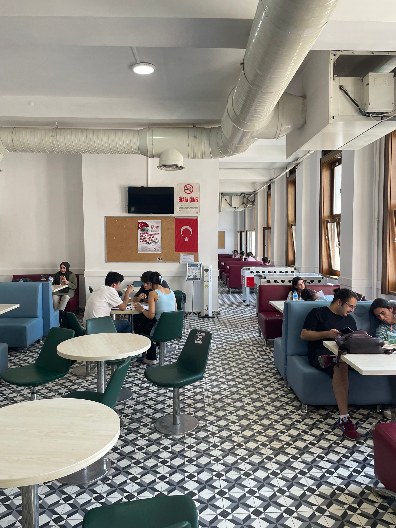 İSTANBUL ÜNİVERSİTESİ EDEBİYAT KANTİNİ 