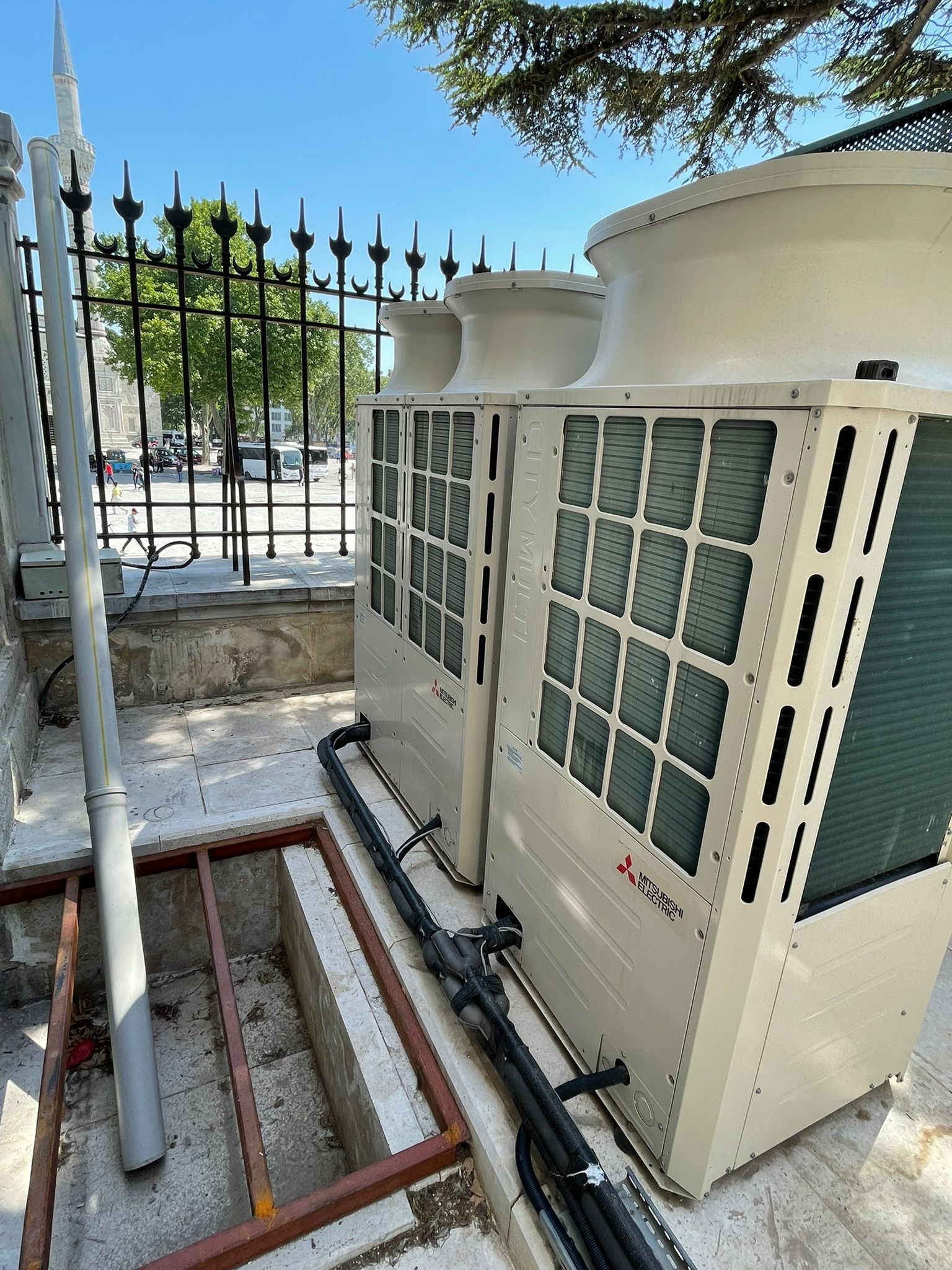 İSTANBUL ÜNİVERSİTESİ PROFESÖR