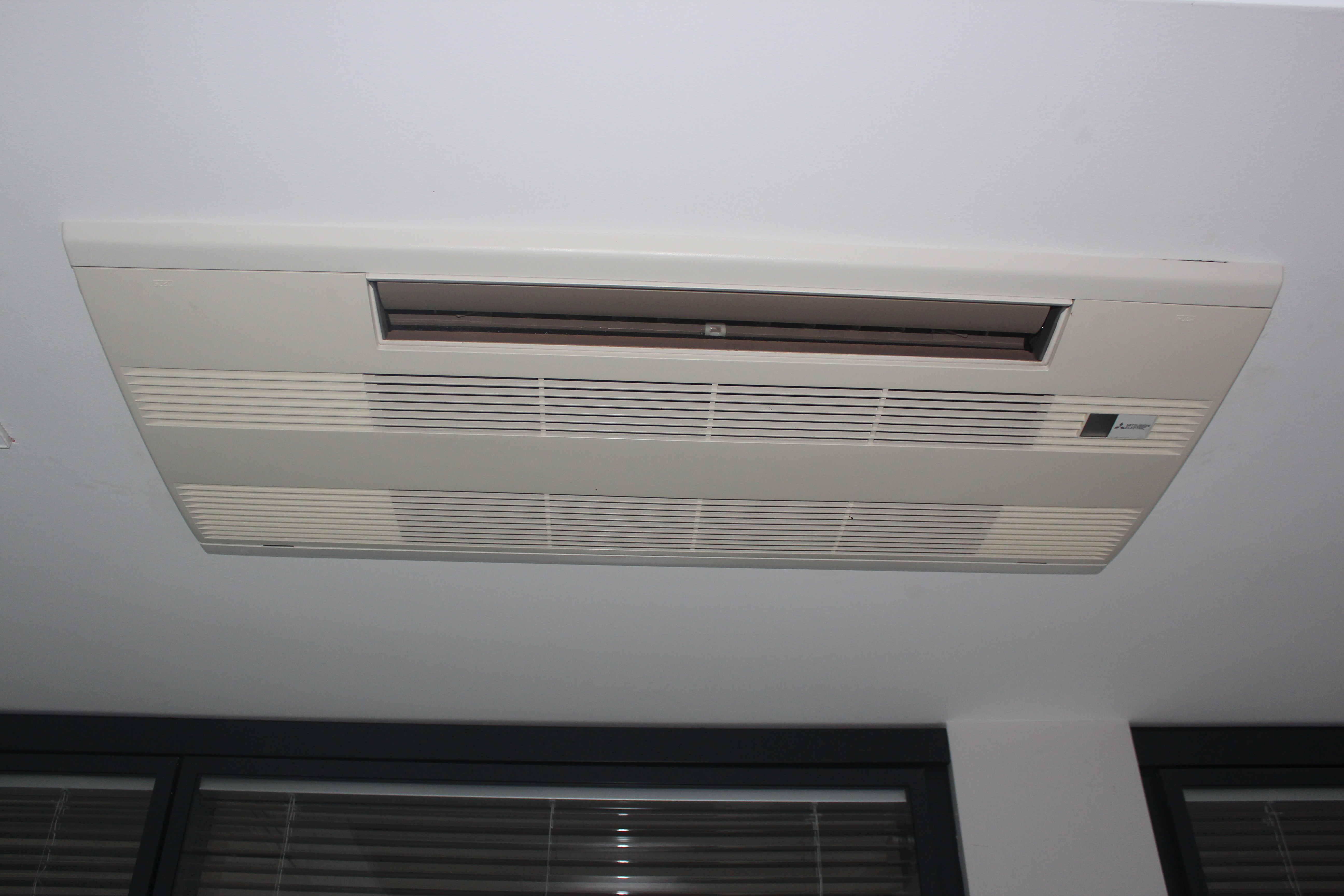 İSTANBUL ÜNİVERSİTESİ SİYASAL 